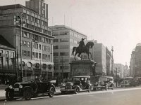 Trg bana Jelačića oko 1940. godine, spomenik.jpg